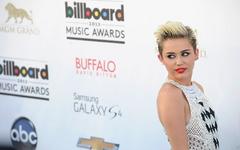 Hicks: Miley Cyrus and Liam Hemsworth back on