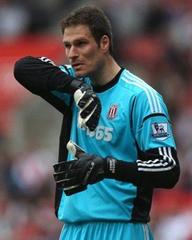 Coy Stoke keeper Asmir Begovic hints at Liverpool move