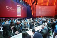 Samsung Galaxy S4 sells 10 million units in a month, purple and brown models on the way